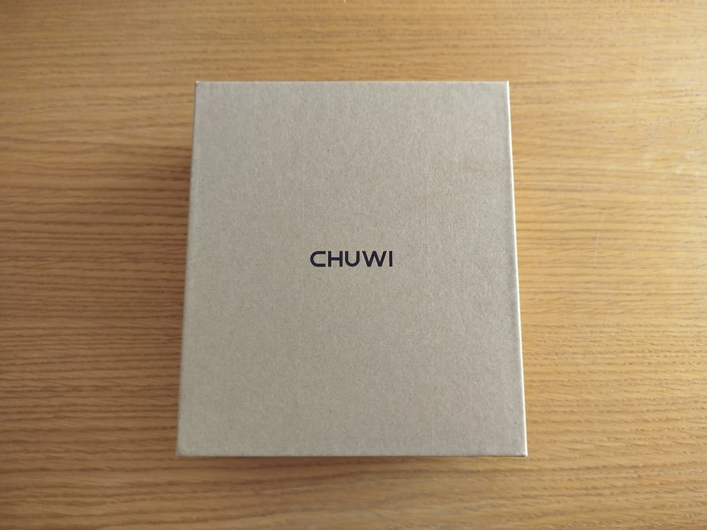 Texto alternativo: Caja de cartón del Chuwi Larkbox X.