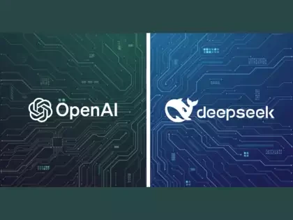 Logos de OpenAI (izquierda, fondo verde) y DeepSeek (derecha, fondo azul) sobre diseño de circuitos.